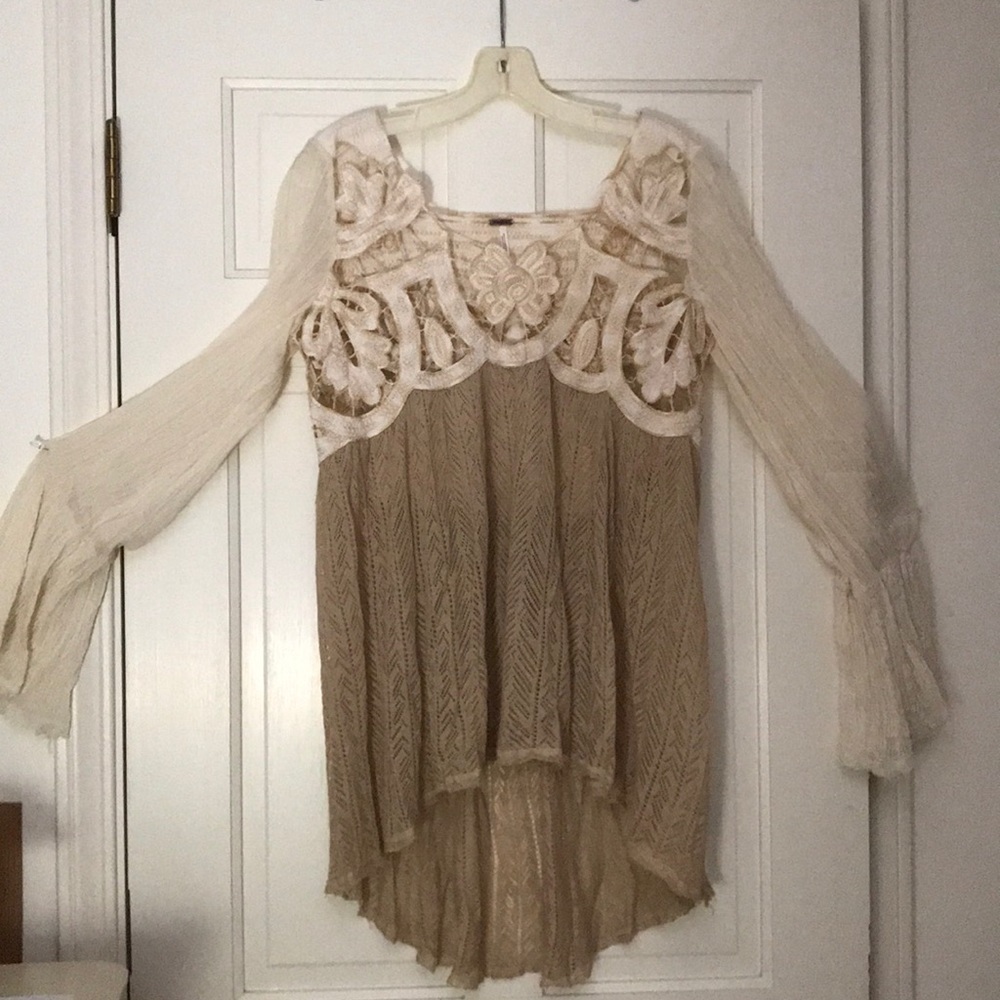 Free People swing top. Size small, cream and taupe
